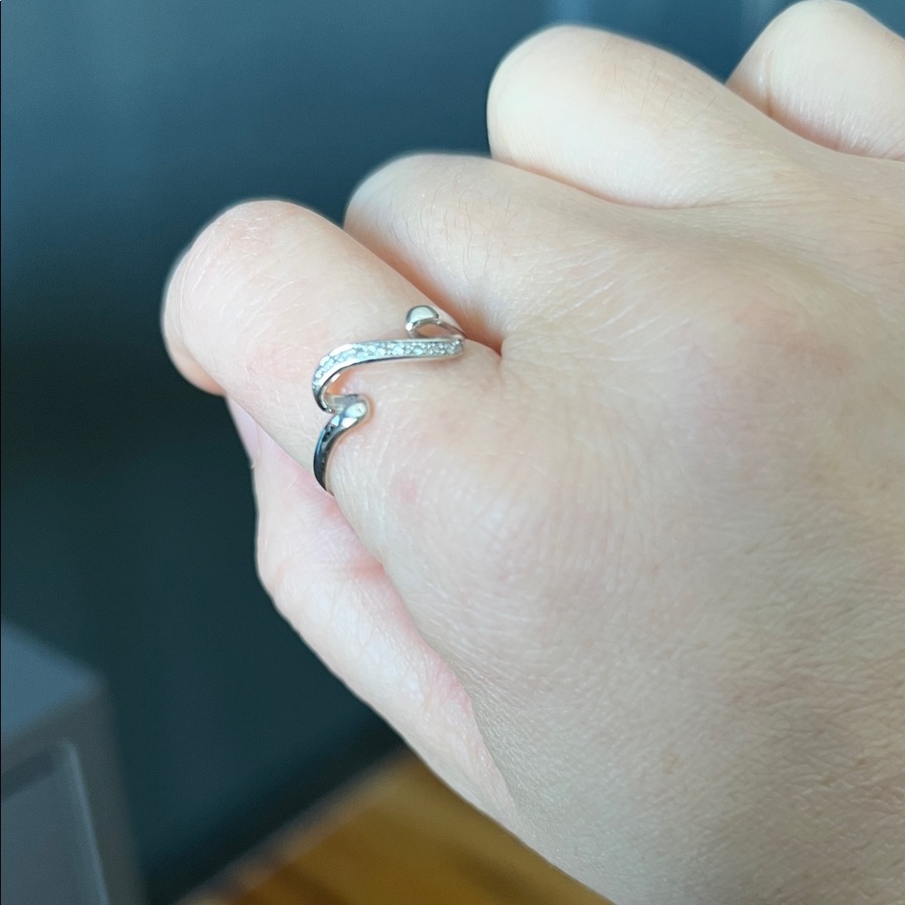 18k solid 3D ribbon Ring - Picture 4 of 5